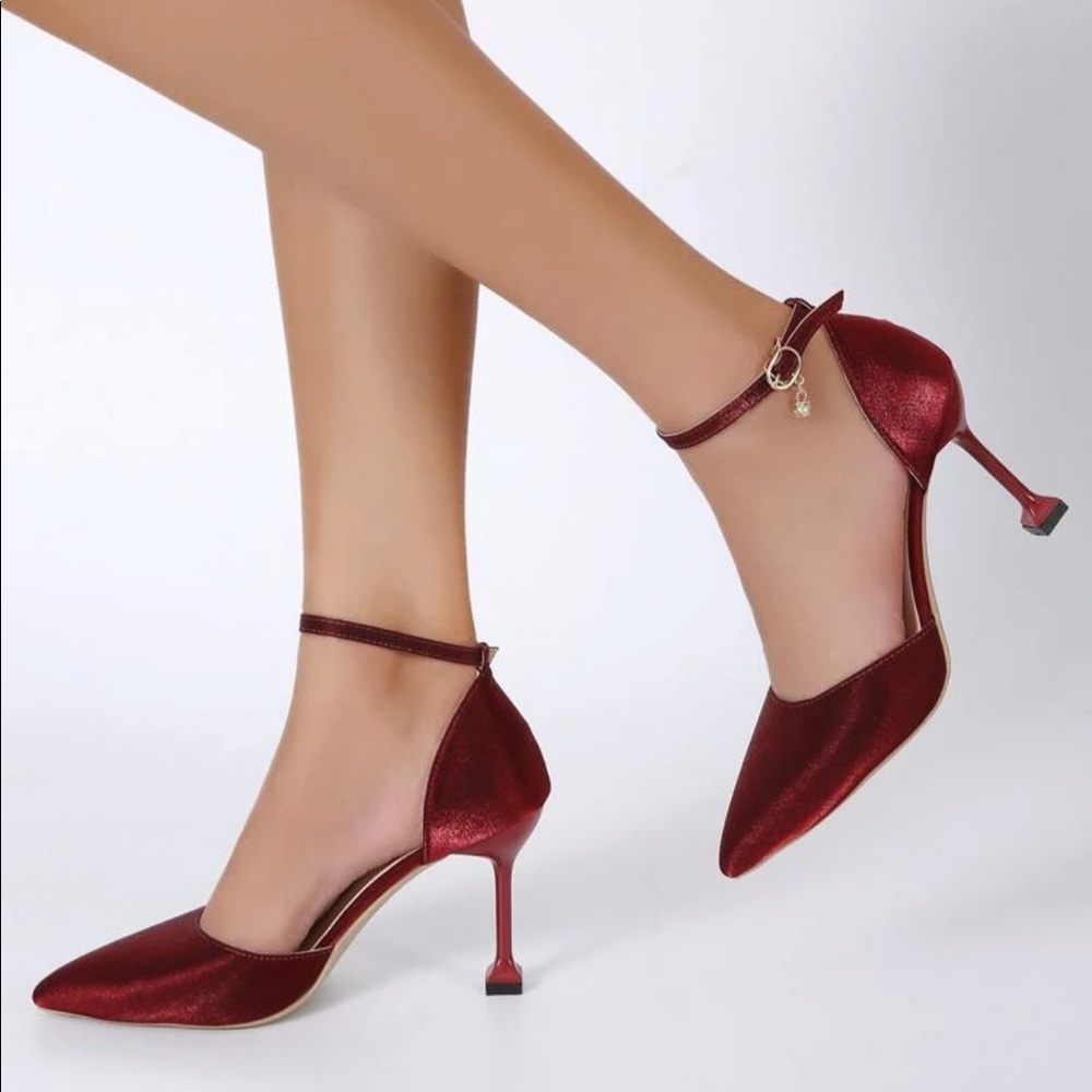 Point Toe Pyramid Heeled Ankle Strap Court Pumps